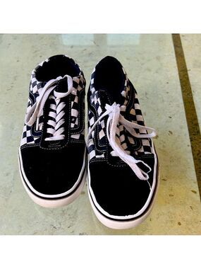 Men’s classic lace up black and white checkered Vans. Size 7.5